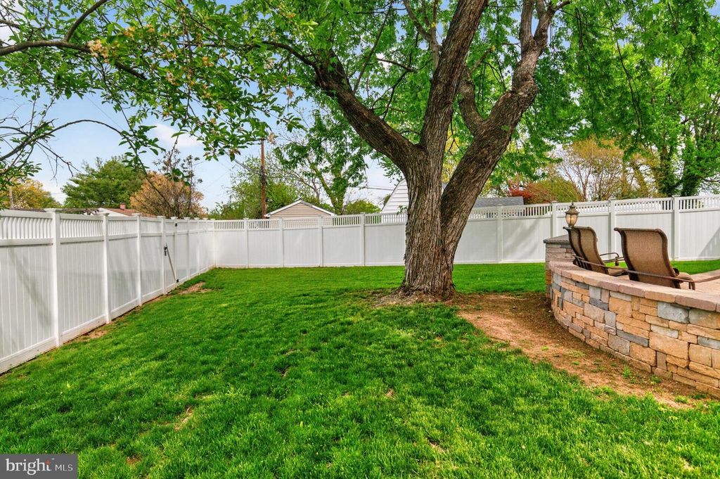 Image 38 of property listing at 416 SUDBURY RD, Linthicum Heights, MD 21090