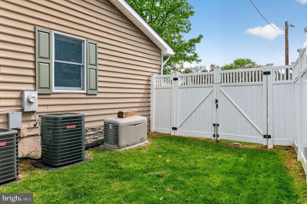 Image 41 of property listing at 416 SUDBURY RD, Linthicum Heights, MD 21090