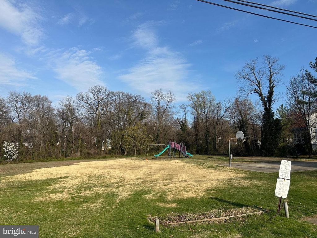 Image 45 of property listing at 416 SUDBURY RD, Linthicum Heights, MD 21090