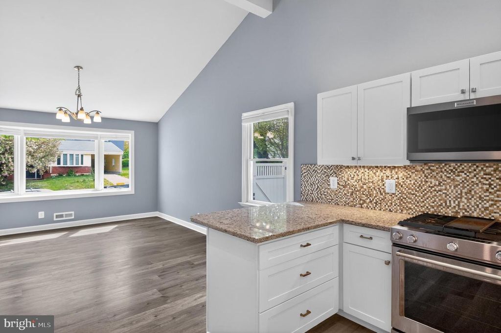 Image 8 of property listing at 416 SUDBURY RD, Linthicum Heights, MD 21090