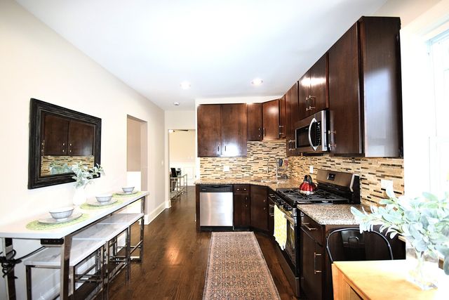 407 S 20th Avenue, Maywood, IL 60153