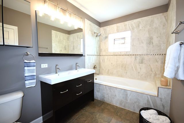 407 S 20th Avenue, Maywood, IL 60153