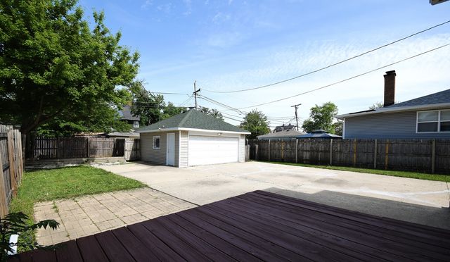 407 S 20th Avenue, Maywood, IL 60153