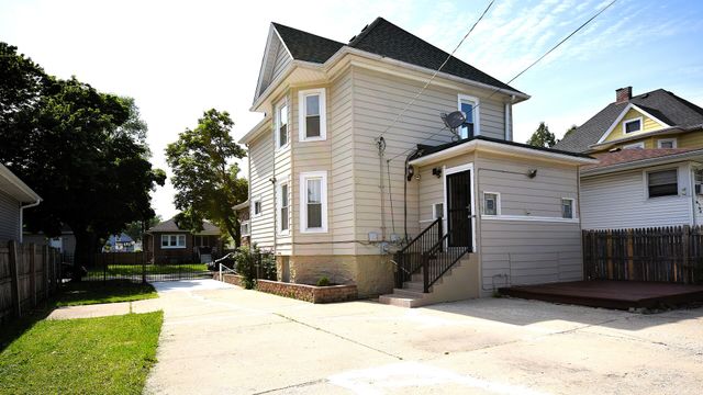 407 S 20th Avenue, Maywood, IL 60153