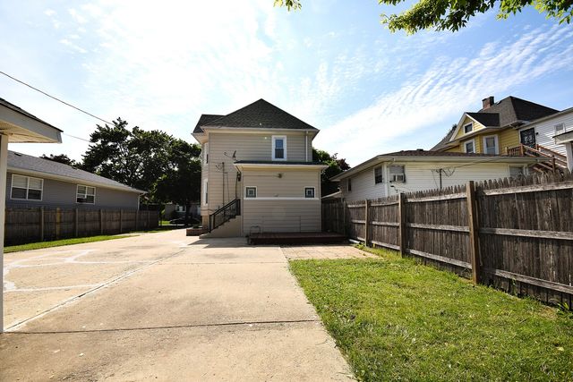 407 S 20th Avenue, Maywood, IL 60153