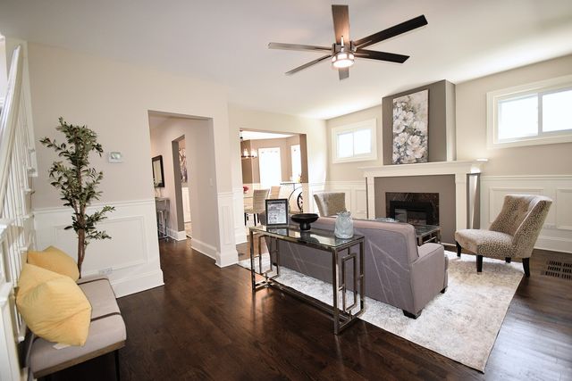 407 S 20th Avenue, Maywood, IL 60153