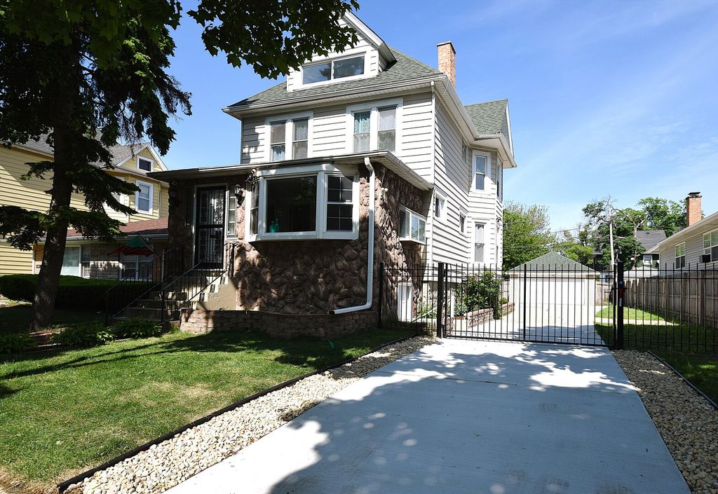 407 S 20th Avenue, Maywood, IL 60153