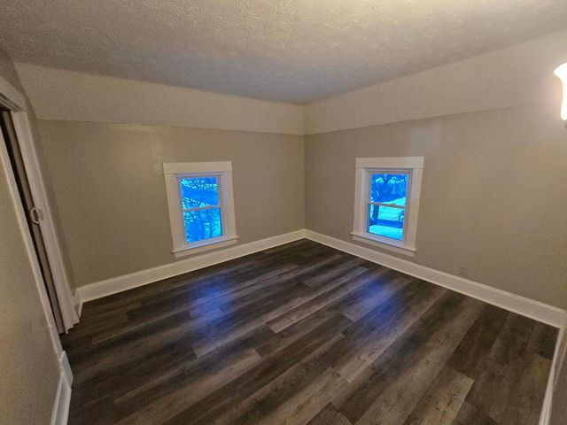 1021 N Rockton Avenue, Rockford, IL 61103