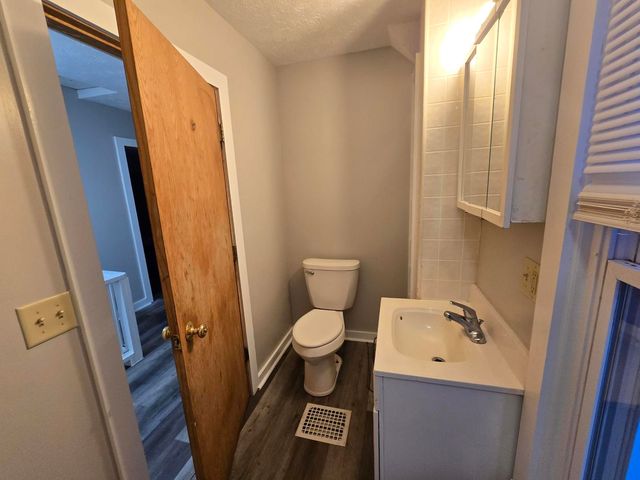 1021 N Rockton Avenue, Rockford, IL 61103