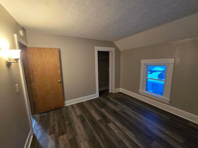 1021 N Rockton Avenue, Rockford, IL 61103