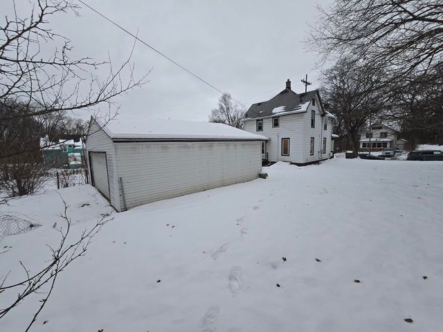 1021 N Rockton Avenue, Rockford, IL 61103