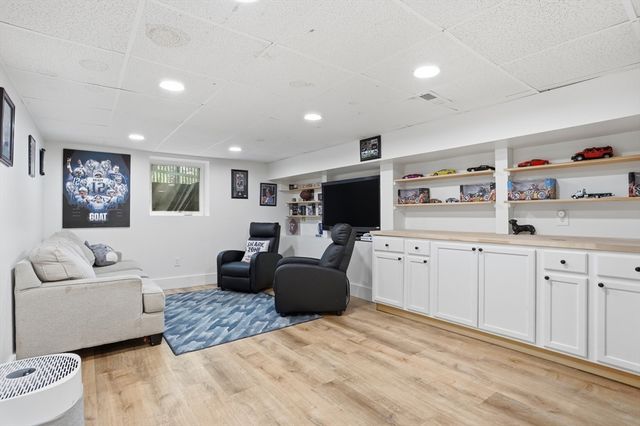 80 Concord St, Maynard, MA 01754