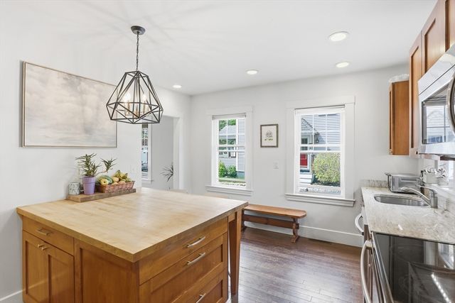 80 Concord St, Maynard, MA 01754