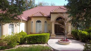 9484 N Woodmont Drive, Fresno, CA 93720