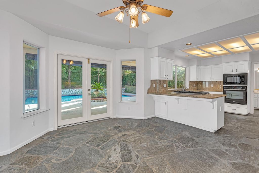 Image 13 of property listing at 9484 N Woodmont Drive, Fresno, CA 93720