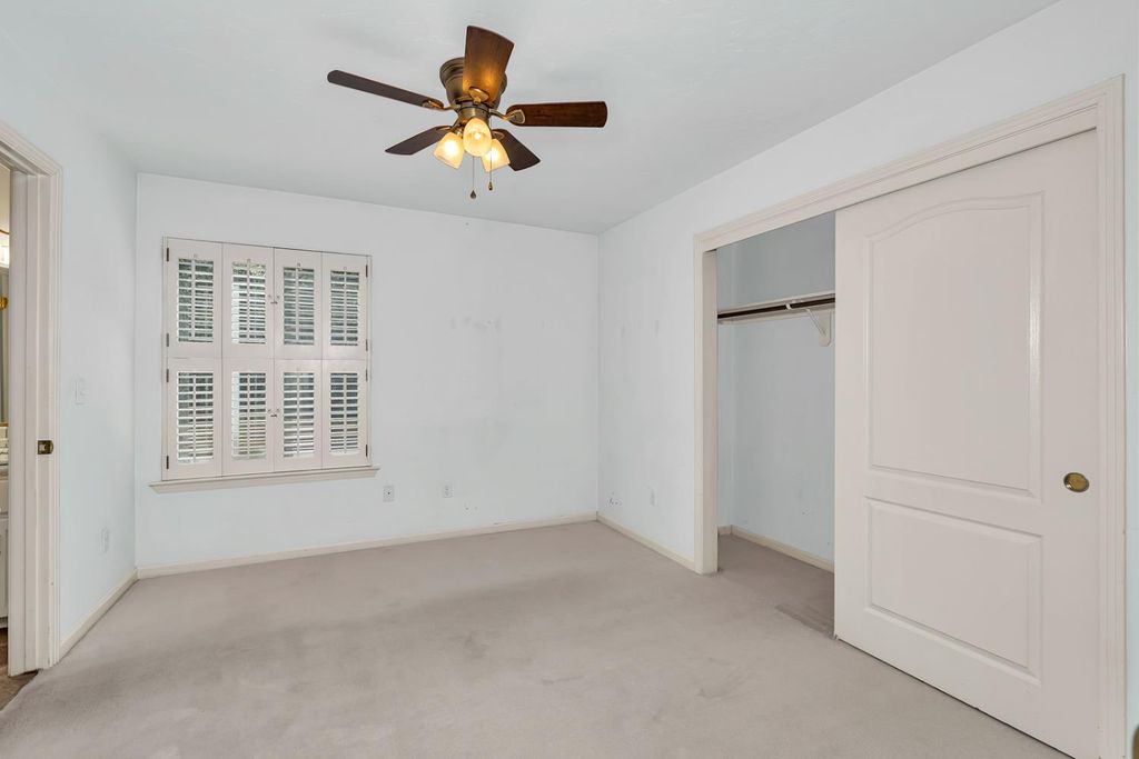 Image 20 of property listing at 9484 N Woodmont Drive, Fresno, CA 93720