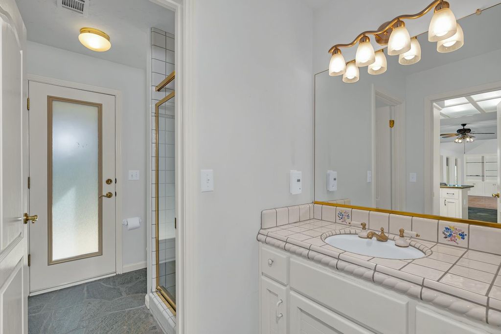 Image 21 of property listing at 9484 N Woodmont Drive, Fresno, CA 93720