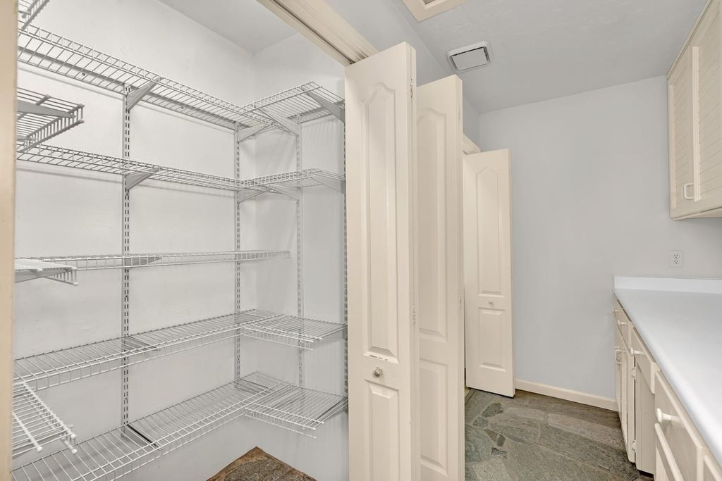 Image 23 of property listing at 9484 N Woodmont Drive, Fresno, CA 93720