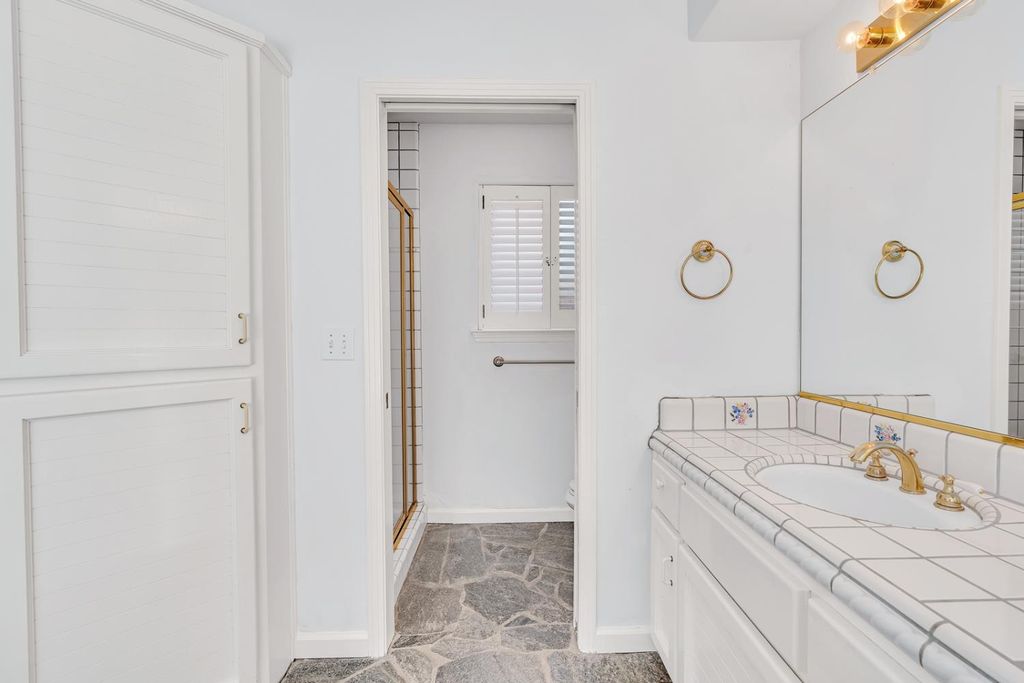 Image 28 of property listing at 9484 N Woodmont Drive, Fresno, CA 93720