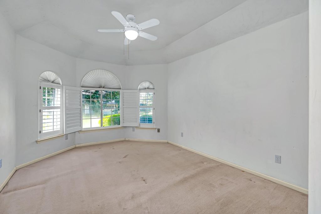 Image 29 of property listing at 9484 N Woodmont Drive, Fresno, CA 93720