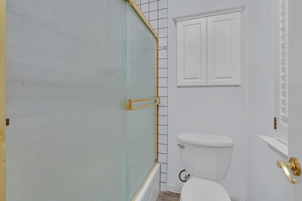 Image 32 of property listing at 9484 N Woodmont Drive, Fresno, CA 93720