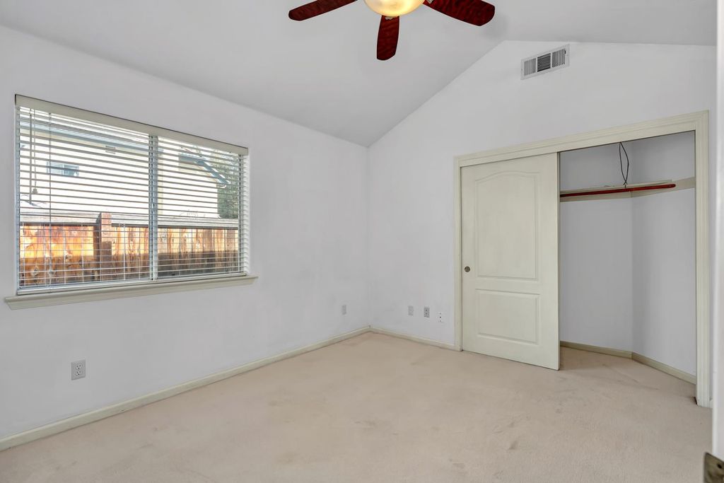 Image 33 of property listing at 9484 N Woodmont Drive, Fresno, CA 93720