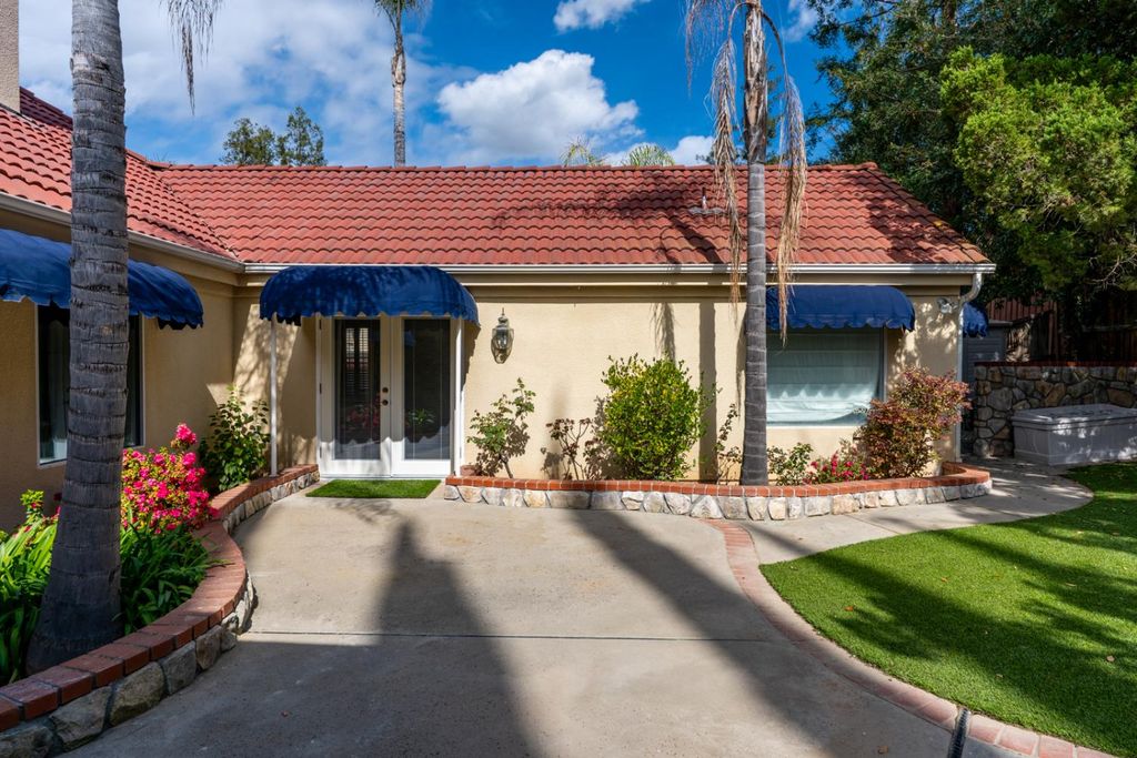 Image 34 of property listing at 9484 N Woodmont Drive, Fresno, CA 93720