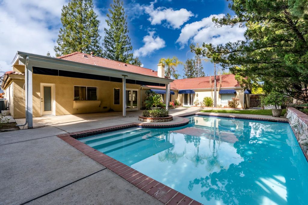 Image 39 of property listing at 9484 N Woodmont Drive, Fresno, CA 93720