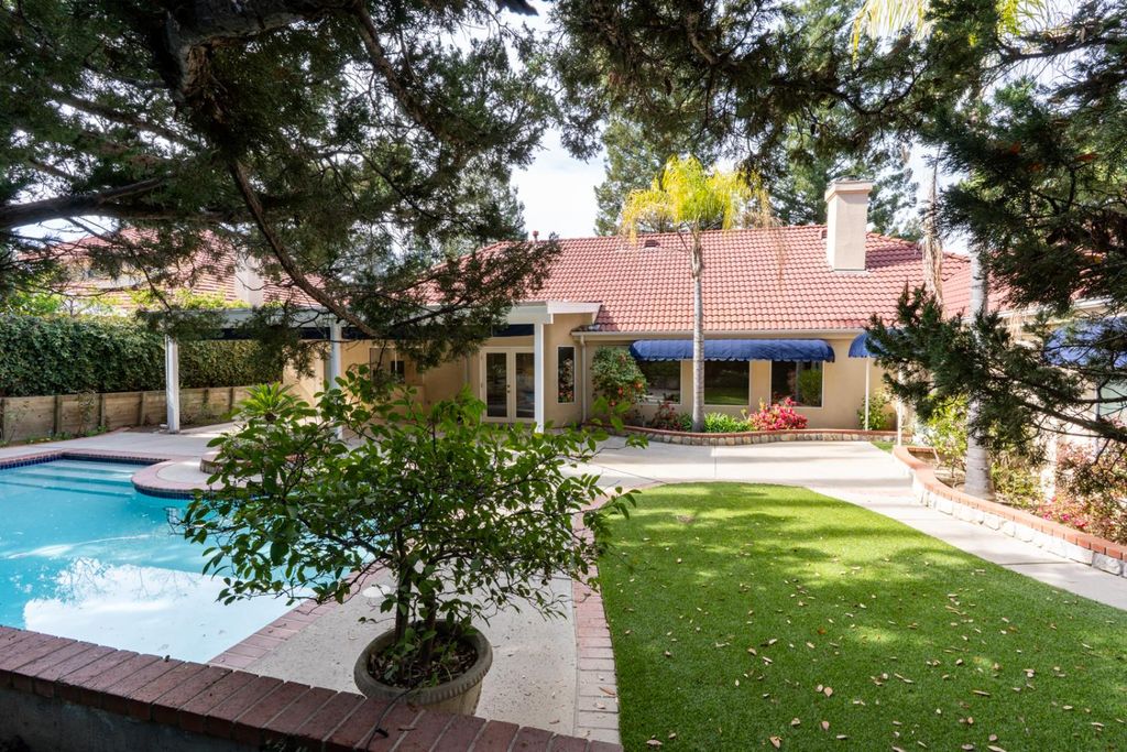 Image 40 of property listing at 9484 N Woodmont Drive, Fresno, CA 93720