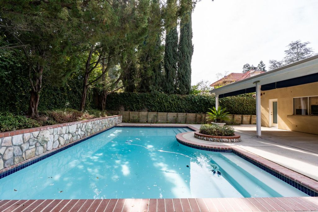 Image 41 of property listing at 9484 N Woodmont Drive, Fresno, CA 93720