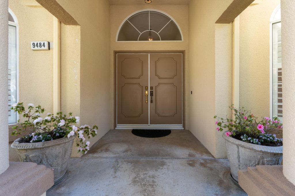 Image 6 of property listing at 9484 N Woodmont Drive, Fresno, CA 93720