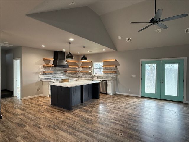 18783 Old Springtown Road, Gentry, AR 72734