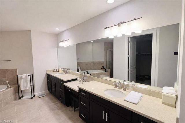 2547 Marquesa Royale LN 3-201, Naples, FL 34109
