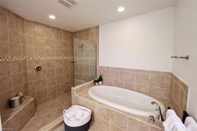 2547 Marquesa Royale LN 3-201, Naples, FL 34109