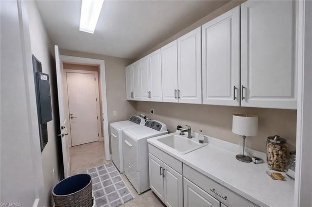 2547 Marquesa Royale LN 3-201, Naples, FL 34109