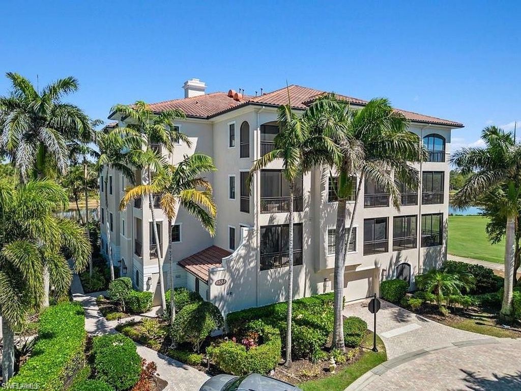 2547 Marquesa Royale LN 3-201, Naples, FL 34109