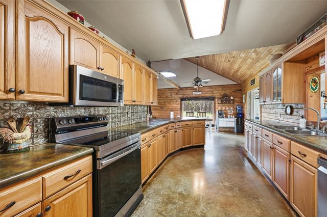 17311 E Us-82, Honey Grove, TX 75446