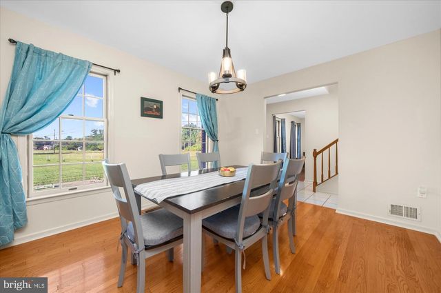 735 E TOWNSHIP LINE RD, Blue Bell, PA 19422