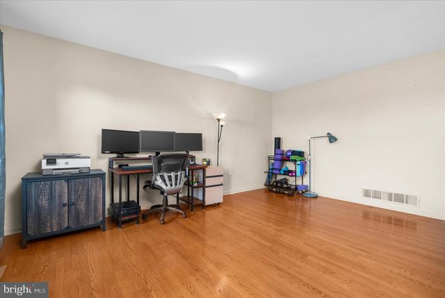 735 E TOWNSHIP LINE RD, Blue Bell, PA 19422