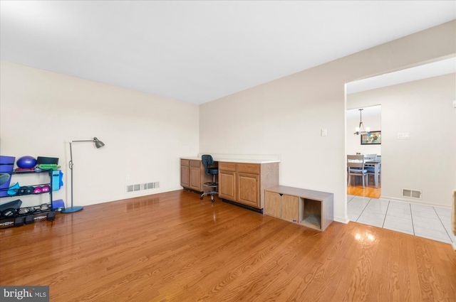 735 E TOWNSHIP LINE RD, Blue Bell, PA 19422