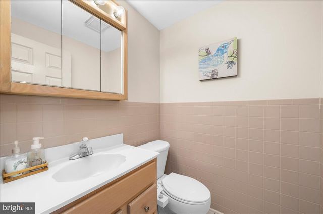 735 E TOWNSHIP LINE RD, Blue Bell, PA 19422