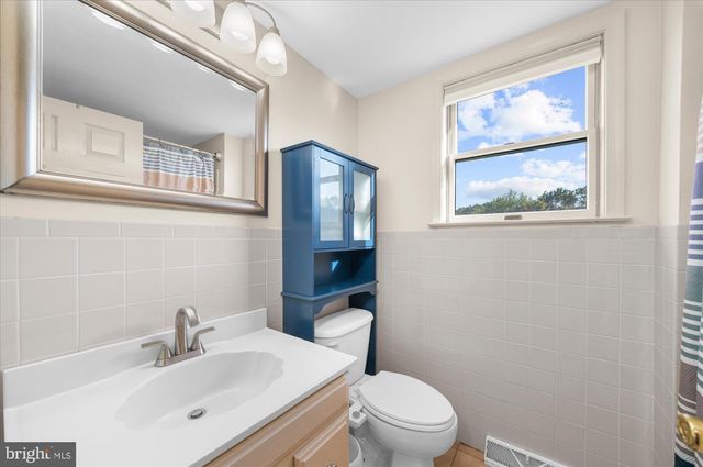 735 E TOWNSHIP LINE RD, Blue Bell, PA 19422