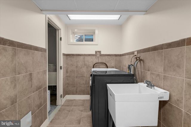 735 E TOWNSHIP LINE RD, Blue Bell, PA 19422