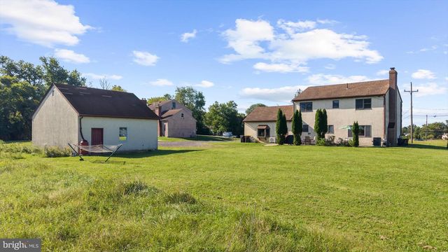 735 E TOWNSHIP LINE RD, Blue Bell, PA 19422