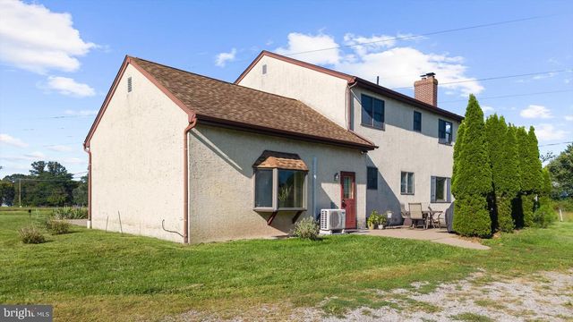 735 E TOWNSHIP LINE RD, Blue Bell, PA 19422