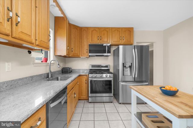 735 E TOWNSHIP LINE RD, Blue Bell, PA 19422