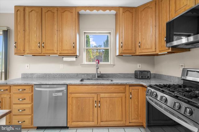 735 E TOWNSHIP LINE RD, Blue Bell, PA 19422