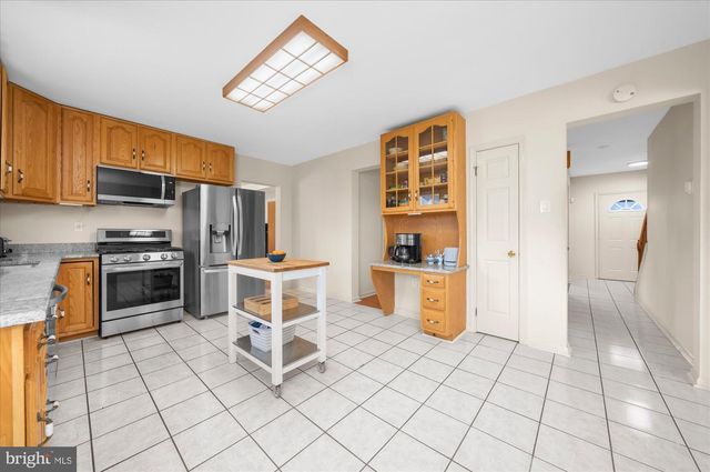 735 E TOWNSHIP LINE RD, Blue Bell, PA 19422