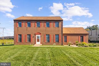 735 E TOWNSHIP LINE RD, Blue Bell, PA 19422