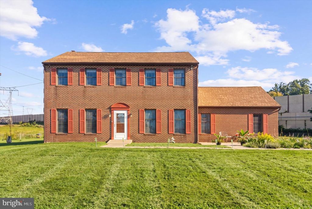 735 E TOWNSHIP LINE RD, Blue Bell, PA 19422